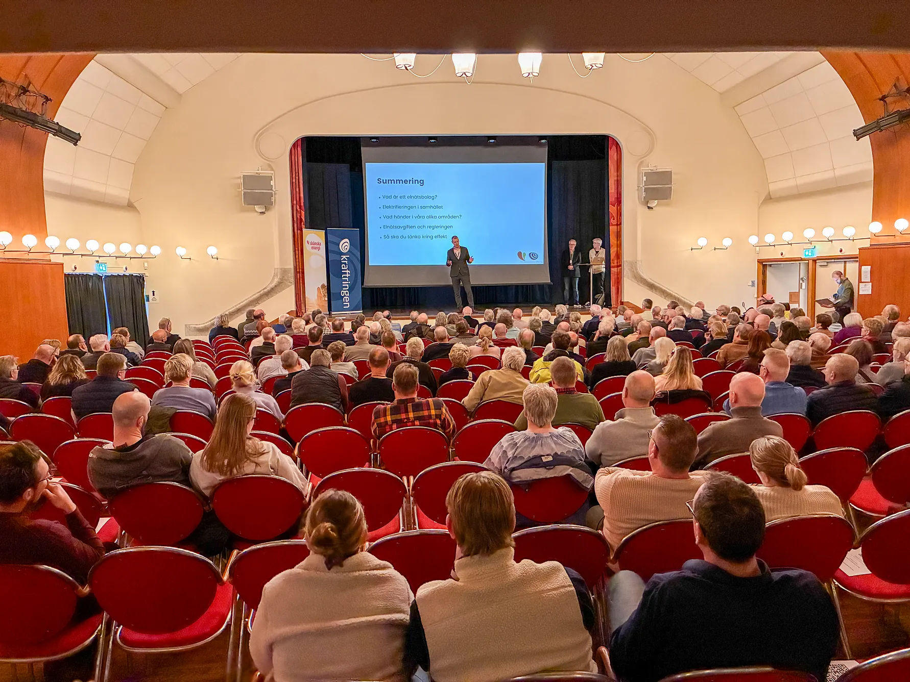 I tisdags höll Kraftringen Nät tillsammans med Skånska Energi Nät ett kundseminarium i Medborgarhuset i Eslöv. Cirka 250 intresserade kunder deltog.